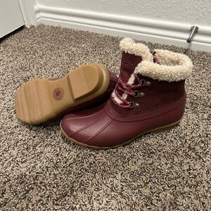 NWOT Sperry Maroon Shearling-Lined Duckboots